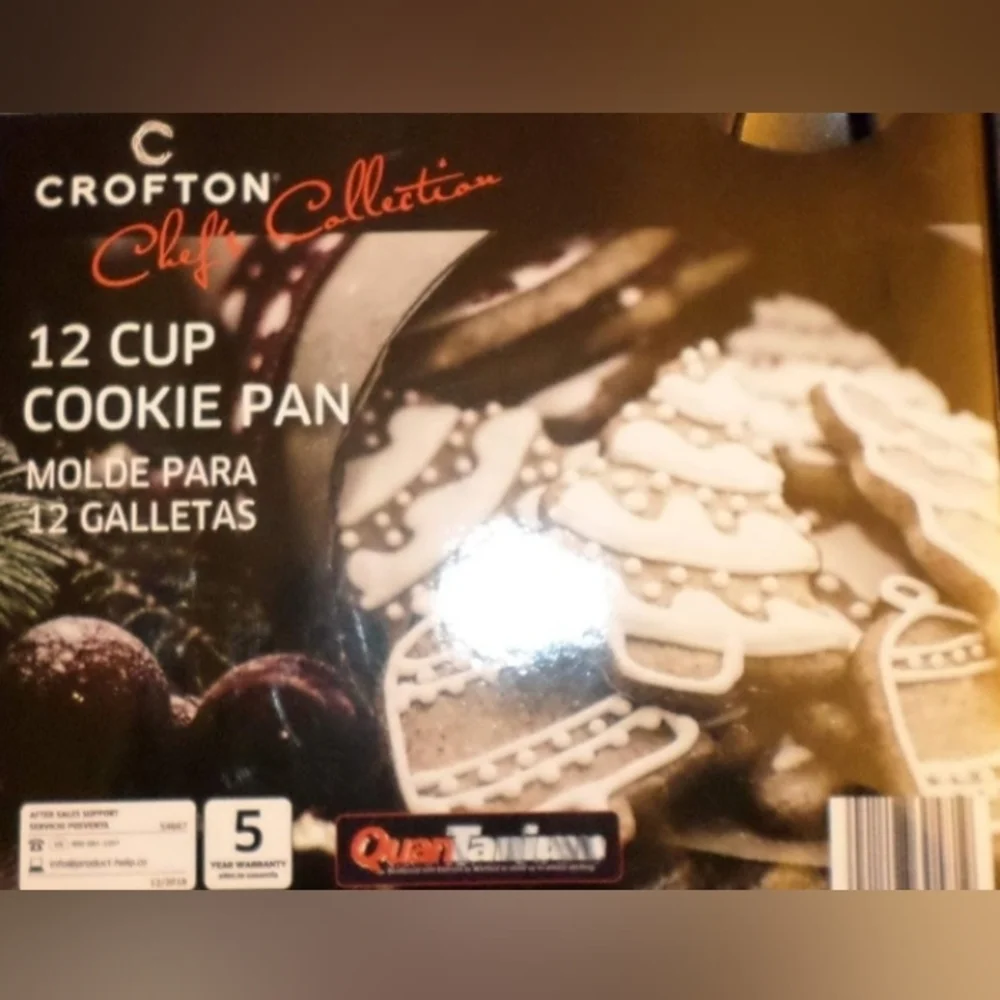 Crofton Chef Collection 12 Cup Cookie Candy Pan Baking Mold Holiday Christmas